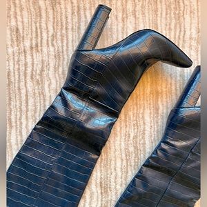 WORN ONCE STEVE MADDEN NAVY BLUE CROC EMBOSSED CALF/KNEE BOOTS SIZE 6.5